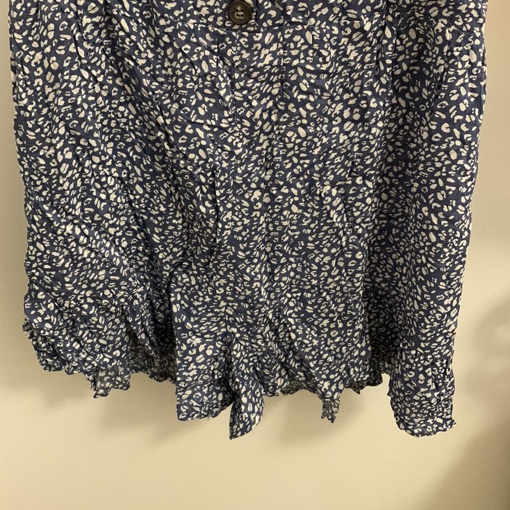 Floral Button-Front Navy Blue Romper - Picture 4 of 8